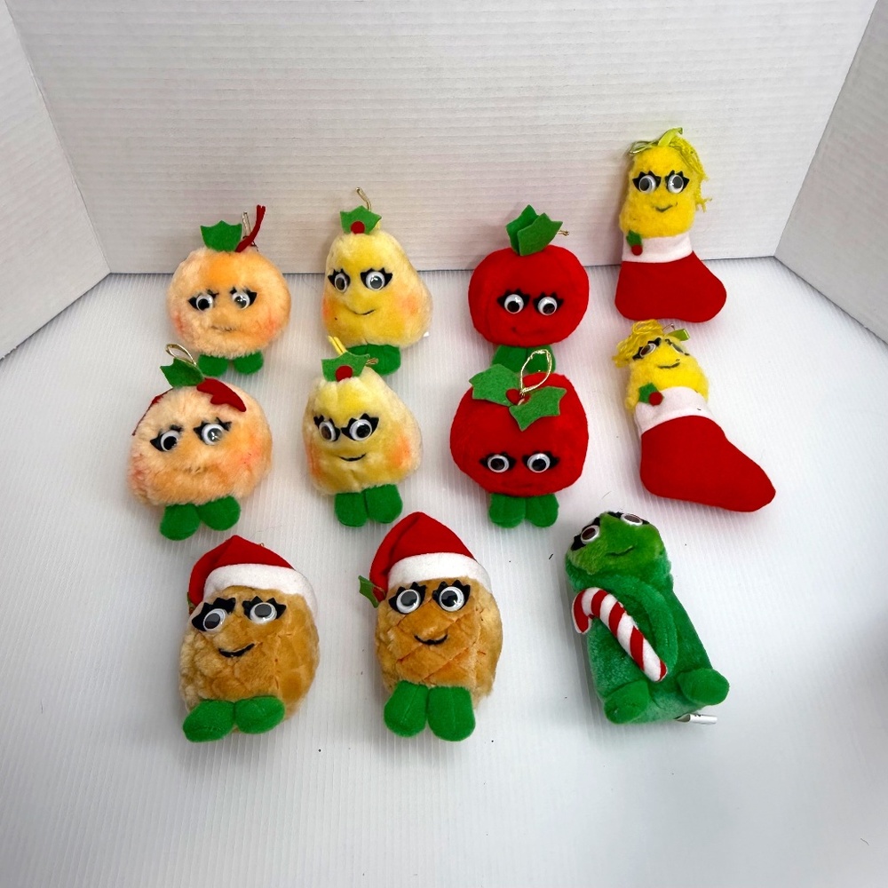 Del Monte‎ CHRISTMAS YUMKINS 11 Fruit Vegetable Stuffed Plush Ornaments 1991